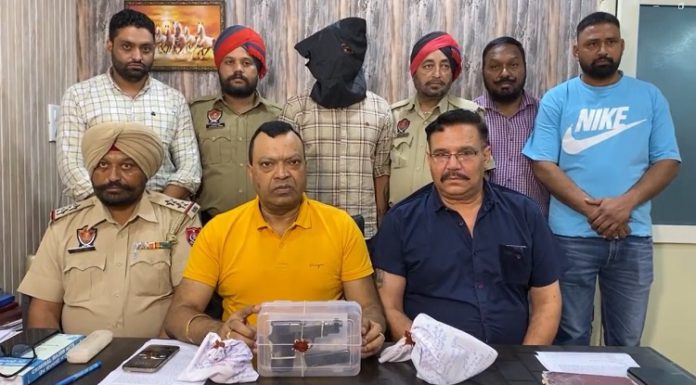 ਜਲੰਧਰ : ਪੁਲਿਸ ਇੰਸਪੈਕਟਰ ਦਾ ਮੁੰਡਾ ਹੈਰੋਇਨ, ਪਿਸਟਲ ਤੇ 5 ਜ਼ਿੰਦਾ ਰੌਂਦ ਸਣੇ ਕਾਬੂ