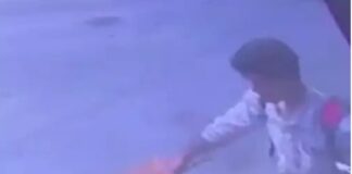 ਲੁਧਿਆਣਾ : ਕੱਪੜੇ ਦੀ ਦੁਕਾਨ ‘ਤੇ ਕੰਮ ਕਰਦੀ ਮਹਿਲਾ ਦੇ ਪਤੀ ਨੇ ਮੂੰਹ ‘ਚ ਪੈਟਰੋਲ ਭਰ ਕੇ ਦੁਕਾਨ ਨੂੰ ਲਾਈ ਅੱਗ, ਦੁਕਾਨਦਾਰ ਬੁਰੀ ਤਰ੍ਹਾਂ ਸੜਿਆ