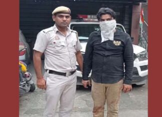 ਬਰਦਾਸ਼ਤ ਨੀਂ ਹੋਈ ਬੇਵਫਾਈ : ਮਾਸੂਮ ਧੀਆਂ ਦੀਆਂ ਅੱਖਾਂ ਮੂਹਰੇ ਘਰ ਵਾਲੀ ਦੀ ਛਾਤੀ ‘ਚ ਚਾਕੂ ਮਾਰ-ਮਾਰ ਕੇ ਬੇਰਹਿਮੀ ਨਾਲ ਕਤਲ