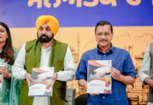 CM ਮਾਨ ਤੇ ਕੇਜਰੀਵਾਲ ਨੇ ਸਰਕਾਰ ਸਨਅਤਕਾਰ ਮਿਲਣੀ ਤਹਿਤ ਕੀਤੀ ਅੰਮ੍ਰਿਤਸਰ ਦੇ ਵਪਾਰੀਆਂ ਨਾਲ ਮੀਟਿੰਗ ਕਿਹਾ- ਵਪਾਰੀਆਂ ਦੀ ਸਹੂਲਤ ਮੁਤਾਬਿਕ ਬਣਾਵਾਂਗੇ ਨੀਤੀਆਂ