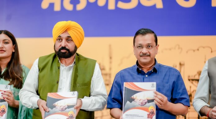 CM ਮਾਨ ਤੇ ਕੇਜਰੀਵਾਲ ਨੇ ਸਰਕਾਰ ਸਨਅਤਕਾਰ ਮਿਲਣੀ ਤਹਿਤ ਕੀਤੀ ਅੰਮ੍ਰਿਤਸਰ ਦੇ ਵਪਾਰੀਆਂ ਨਾਲ ਮੀਟਿੰਗ ਕਿਹਾ- ਵਪਾਰੀਆਂ ਦੀ ਸਹੂਲਤ ਮੁਤਾਬਿਕ ਬਣਾਵਾਂਗੇ ਨੀਤੀਆਂ