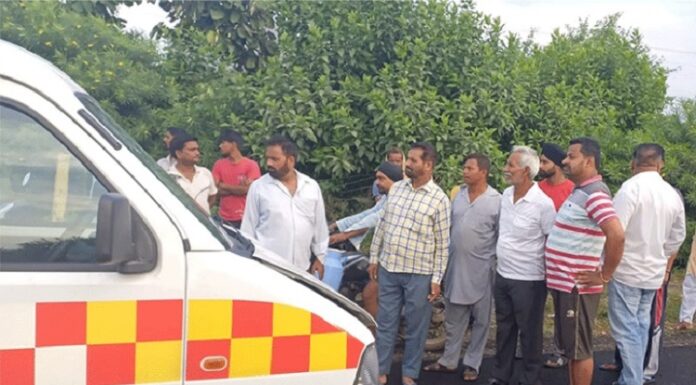 ਗੁਰਦਾਸਪੁਰ : ਤੇਜ਼ ਰਫਤਾਰ ਐਂਬੂਲੈਂਸ ਨੇ ਸਾਈਕਲ ਸਵਾਰ ਸਬਜ਼ੀ ਵਾਲੇ ਨੂੰ 50 ਫੁੱਟ ਤੱਕ ਘਸੀਟਿਆ, ਚੀਥੜੇ ਉਡੇ