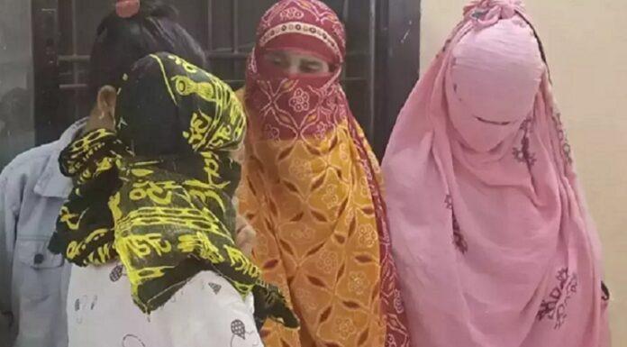 ਮੁਕਤਸਰ : ਘਰ ‘ਚ ਹੀ ਚੱਲਦਾ ਸੀ ਜਿਸਮ ਫਰੋਸ਼ੀ ਦਾ ਧੰਦਾ, 8 ਬੰਦੇ ਤੇ 12 ਮਹਿਲਾਵਾਂ ਮੌਕੇ ‘ਤੇ ਕਾਬੂ