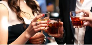 PU ਚੋਣਾਂ ‘ਚ ਸ਼ਰਾਬ : ਵਿਦਿਆਰਥੀਆਂ ਨੂੰ ਕੋਡ ਪਰਚੀਆਂ ਰਾਹੀਂ blenders pride ਤੇ Signature ਦੀ ਸਪਲਾਈ, ਠੇਕੇ ਵਾਲੇ ਵੀ ਕਹਿੰਦੇ- ਵਧੀ ਤਾਂ ਹੈ ਵਿਕਰੀ