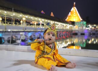 ਜਲੰਧਰ ‘ਚ ਜਨਮ ਅਸ਼ਟਮੀ ਦੀ ਧੂਮ : ਰੰਗੀਨ ਰੌਸ਼ਨੀਆਂ ਨਾਲ ਸਜੇ ਮੰਦਿਰਾਂ ‘ਚ ਦੇਰ ਰਾਤ ਭਗਤੀ ਰੰਗ ‘ਚ ਰੰਗੇ ਦਿਸੇ ਲੋਕ