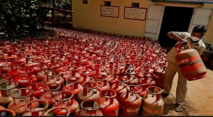 ਉੱਜਵਲਾ ਯੋਜਨਾ ਤਹਿਤ 75 ਲੱਖ ਹੋਰ ਔਰਤਾਂ ਨੂੰ ਮੁਫਤ ਮਿਲੇਗਾ LPG ਕੁਨੈਕਸ਼ਨ, ਪੜ੍ਹੋ ਪੂਰੀ ਖਬਰ