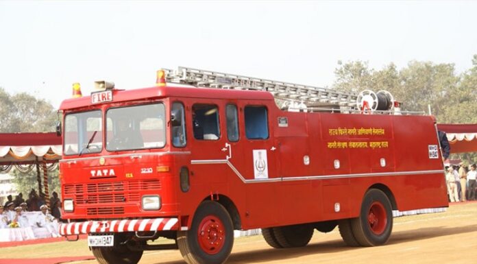 ਮੁੰਬਈ : ਮੰਜੇ ਤੋਂ ਡਿਗੀ ਮਹਿਲਾ ਨੇ ਖੜ੍ਹਾ ਕੀਤਾ ਸਿਆਪਾ, ਚੁੱਕਣ ਲਈ ਬੁਲਾਉਣੀ ਪਈ ਫਾਇਰ ਬ੍ਰਿਗੇਡ