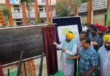 CM ਮਾਨ ਦਾ ਵਿਰੋਧੀਆਂ ‘ਤੇ ਤੰਜ, ਕਿਹਾ- ਪੁਰਾਣੀਆਂ ਸਰਕਾਰਾਂ ਵੇਲੇ ਤਾਂ ਸਕੂਲਾਂ ਨੂੰ ਰੰਗ ਕਰਵਾ ਕੇ ਹੀ ਬਾਹਰ ‘ਸਮਾਰਟ ਸਕੂਲ’ ਲਿਖਦੇ ਰਹੇ