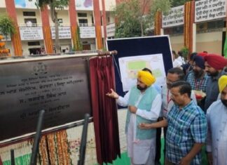 CM ਮਾਨ ਦਾ ਵਿਰੋਧੀਆਂ ‘ਤੇ ਤੰਜ, ਕਿਹਾ- ਪੁਰਾਣੀਆਂ ਸਰਕਾਰਾਂ ਵੇਲੇ ਤਾਂ ਸਕੂਲਾਂ ਨੂੰ ਰੰਗ ਕਰਵਾ ਕੇ ਹੀ ਬਾਹਰ ‘ਸਮਾਰਟ ਸਕੂਲ’ ਲਿਖਦੇ ਰਹੇ