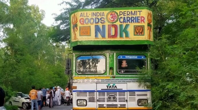 ਤਰਨਤਾਰਨ ‘ਚ ਭਿਆਨਕ ਹਾਦਸਾ, ਬੇਕਾਬੂ ਟਰੱਕ ਨੇ ਉਡਾਏ ਗੱਡੀ ਦੇ ਪਰਖੱਚੇ, ਦਰਾਣੀ-ਜਠਾਣੀ ਦੀ ਮੌ.ਤ