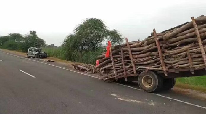 ਦਰਦਨਾਕ ਹਾਦਸਾ ! ਲੱਕੜਾਂ ਦੀ ਭਰੀ ਟਰਾਲੀ ਨਾਲ ਕਾਰ ਟਕਰਾਉਣ ਕਾਰਨ 4 ਵਿਅਕਤੀਆਂ ਦੀ ਮੌਤ