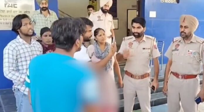 ਜਲੰਧਰ : ਗਰਭਵਤੀ ਦੀ ਕੁੱਟਮਾਰ ਦੌਰਾਨ ਬੱਚੇ ਦੀ ਮੌਤ, ਕਾਰਵਾਈ ਨਾ ਹੋਣ ਦੁੱਖੋਂ ਪੀੜਤ ਪਰਿਵਾਰ ਨੇ ਘੇਰਿਆ ਥਾਣਾ