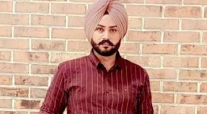 ਅੰਮ੍ਰਿਤਸਰ : ਰਾਤ ਨੂੰ 12 ਵਜੇ ਆਈ ਗੋਲ਼ੀ ਚੱਲਣ ਦੀ ਆਵਾਜ਼, ਪਤਨੀ ਨੇ ਭੱਜ ਕੇ ਵੇਖਿਆ ਤਾਂ ਜ਼ਮੀਨ ‘ਤੇ ਖੂਨ ਨਾਲ ਲੱਥਪੱਥ ਪਈ ਸੀ ਪਤੀ ਦੀ ਲਾਸ਼