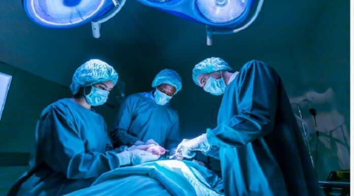 ਅੰਮ੍ਰਿਤਸਰ : ਸਰਕਾਰੀ ਹਸਪਤਾਲ ਦੇ ਡਾਕਟਰਾਂ ਦਾ ਕਮਾਲ, ਨਕਲੀ ਦਿਲ ਨਾਲ ਚਲਾ ਦਿੱਤੀ ਅਸਲੀ ਧੜਕਣ, ਸਾਢੇ 10 ਘੰਟੇ ਚੱਲਿਆ ਆਪ੍ਰੇਸ਼ਨ