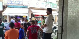 ਅੰਮ੍ਰਿਤਸਰ : ਤੰਦੂਰੀ ਚਿਕਨ ਪਿੱਛੇ ਪਾਟੇ ਸਿਰ, ਨੌਜਵਾਨਾਂ ਨੇ ਦੁਕਾਨਦਾਰ ‘ਤੇ ਵਰ੍ਹਾਈਆਂ ਬੋਤਲਾਂ