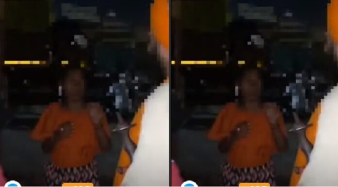 ਸ੍ਰੀ ਦਰਬਾਰ ਸਾਹਿਬ ਨੇੜੇ ਦੇਹ ਵਪਾਰ : ਨਿਹੰਗ ਨੇ ਕੁੜੀ ਦੇ ਮਾਰੀਆਂ ਚਪੇੜਾਂ, ਹੋਰਾਂ ਤੋਂ ਮੰਗਵਾਈ ਮੁਆਫੀ