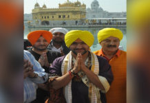 ਬਾਗੇਸ਼ਵਰ ਧਾਮ ਦੇ ਮੁਖੀ ਧੀਰੇਂਦਰ ਸ਼ਾਸਤਰੀ ਸ੍ਰੀ ਦਰਬਾਰ ਸਾਹਿਬ ਹੋਏ ਨਤਮਸਤਕ; ਗਾਇਕ ਇੰਦਰਜੀਤ ਨਿੱਕੂ ਵੀ ਨਾਲ ਆਏ ਨਜ਼ਰ