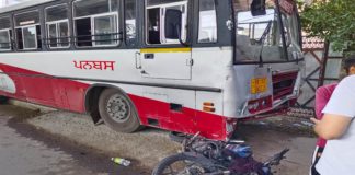 ਨਵਾਂਸ਼ਹਿਰ : ਪੰਜਾਬ ਰੋਡਵੇਜ਼ ਦੇ ਡਰਾਈਵਰ ਨੂੰ ਆਇਆ ਹਾਰਟ ਅਟੈਕ; ਬੱਸ ਨੇ 4 ਰਾਹਗੀਰਾਂ ਨੂੰ ਦਰੜਿਆ