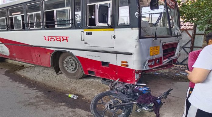 ਨਵਾਂਸ਼ਹਿਰ : ਪੰਜਾਬ ਰੋਡਵੇਜ਼ ਦੇ ਡਰਾਈਵਰ ਨੂੰ ਆਇਆ ਹਾਰਟ ਅਟੈਕ; ਬੱਸ ਨੇ 4 ਰਾਹਗੀਰਾਂ ਨੂੰ ਦਰੜਿਆ