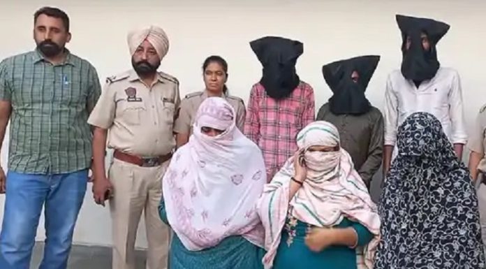 ਬਠਿੰਡਾ ‘ਚ ਪੁਲਿਸ ਨੇ ਫੜਿਆ ਹਨੀਟ੍ਰੈਪ ‘ਚ ਫਸਾ ਕੇ ਲੁੱਟਣ ਵਾਲਾ ਗਿਰੋਹ, ਪਹਿਲਾਂ ਬਣਾਉਂਦੇੇ ਸੀ ਅਸ਼ਲੀਲ ਵੀਡੀਓ, ਫਿਰ ਕਰਦੇ ਸਨ ਬਲੈਕਮੇਲ