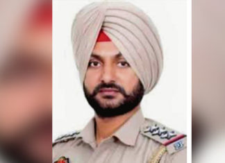 ਰੋਪੜ ਤੋਂ ਵੱਡੀ ਖਬਰ : ਹਨੀਟ੍ਰੈਪ ‘ਚ ਫਸਾਉਣ ਵਾਲੇ ਪੰਜਾਬ ਪੁਲਿਸ ਦੇ ਇੰਸਪੈਕਟਰ ਸਮੇਤ 6 ਖ਼ਿਲਾਫ ਹੋਈ FIR