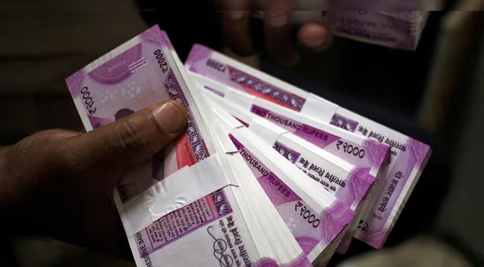 ਜ਼ਰੂਰੀ ਖ਼ਬਰ : 2000 ਦੇ ਨੋਟ ਬਦਲਣ ਦਾ ਅੱਜ ਆਖ਼ਰੀ ਦਿਨ, 12 ਹਜ਼ਾਰ ਕਰੋੜ ਦੇ ਨੋਟ ਅਜੇ ਵੀ ਬੈਂਕਾਂ ‘ਚ ਨਹੀਂ ਹੋਏ ਜਮ੍ਹਾ