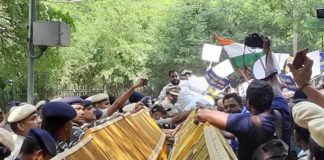 ਸੰਜੇ ਸਿੰਘ ਦੀ ਗ੍ਰਿਫਤਾਰੀ ਖਿਲਾਫ ਦਿੱਲੀ ‘ਚ ‘ਆਪ’ ਦਾ ਪ੍ਰਦਰਸ਼ਨ, ਸੁਰੱਖਿਆ ਕਰਮਚਾਰੀਆਂ ਨਾਲ ਹੋਈ ਤਿੱਖੀ ਝੜਪ