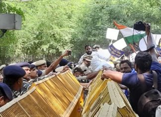 ਸੰਜੇ ਸਿੰਘ ਦੀ ਗ੍ਰਿਫਤਾਰੀ ਖਿਲਾਫ ਦਿੱਲੀ ‘ਚ ‘ਆਪ’ ਦਾ ਪ੍ਰਦਰਸ਼ਨ, ਸੁਰੱਖਿਆ ਕਰਮਚਾਰੀਆਂ ਨਾਲ ਹੋਈ ਤਿੱਖੀ ਝੜਪ