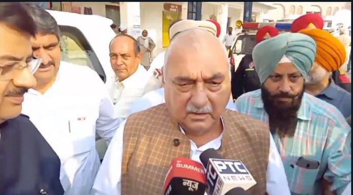 ਦਰਬਾਰ ਸਾਹਿਬ ਪੁੱਜੇ ਹਰਿਆਣਾ ਦੇ ਸਾਬਕਾ CM ਭੁਪਿੰਦਰ ਹੁੱਡਾ SYL ‘ਤੇ ਬੋਲੇ, ਕਿਹਾ- ਆਪਣੇ ਹਿੱਸੇ ਦਾ ਪਾਣੀ ਤਾਂ ਅਸੀਂ ਪੰਜਾਬ ਤੋਂ ਲੈ ਕੇ ਰਹਾਂਗੇ.. ਵੇਖੋ ਵੀਡੀਓ