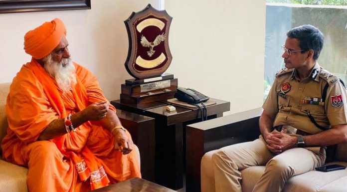 ਸੰਤ ਸੀਚੇਵਾਲ ਨੇ ਡੀਜੀਪੀ ਨਾਲ ਮੁਲਾਕਾਤ ਕਰਕੇ ਅਰਬ ਦੇਸ਼ਾਂ ‘ਚ ਫਸੀਆਂ ਮਹਿਲਾਵਾਂ ਦਾ ਮੁੱਦਾ ਚੁੱਕਿਆ