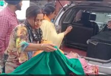 ਰੋਪੜ : ਵਕੀਲ ਪੁੱਤ ਦੇ ਤਸ਼ੱਦਦ ਦਾ ਸ਼ਿਕਾਰ ਹੋਈ ਮਾਂ ਨੂੰ ਹਸਪਤਾਲ ‘ਚੋਂ ਮਿਲੀ ਛੁੱਟੀ, ਗੁਰਪ੍ਰੀਤ ਸਿੰਘ ਮਿੰਟੂ ਵੱਲੋਂ ਸੁਪਨਿਆਂ ਦੇ ਘਰ ਲਿਜਾਇਆ ਗਿਆ