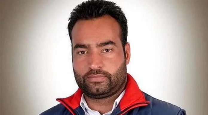 CM ਦੀ ਡਿਬੇਟ ਤੋਂ ਪਹਿਲਾਂ ਪੁਲਿਸ ਦਾ ਐਕਸ਼ਨ : ਵਿਰੋਧ ਦਾ ਐਲਾਨ ਕਰਨ ਵਾਲਾ ਲੱਖਾ ਸਿਧਾਣਾ ਬਠਿੰਡਾ ‘ਚ ਨਜ਼ਰਬੰਦ, ਘਰ ਦੇ ਬਾਹਰ ਲੱਗੀ PCR