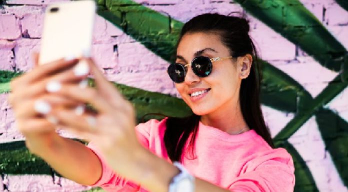 ਆਹ ਦੇਖ ਲਓ ਹਾਲ : ਮਾਂ ਲੈਂਦੀ ਰਹੀ ਸੈਲਫੀਆਂ ਤੇ 3 ਸਾਲਾ ਮਾਸੂਮ ਪੂਲ ‘ਚ ਡੁੱਬਿਆ