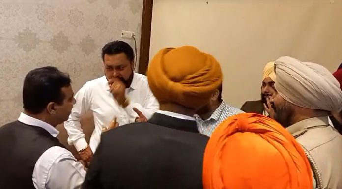2400 ਇਕ ਪਲੇਟ ‘ਤੇ ਲੱਗਾ, ਫਿਰ ਵੀ ਬਰਾਤੀ ਰਹਿ ਗਏ ਭੁੱਖੇ, ਅੰਮ੍ਰਿਤਸਰ ‘ਚ ਕੁੜੀ ਦੇ ਵਿਆਹ ‘ਚ ਹੋਇਆ ਹੰਗਾਮਾ
