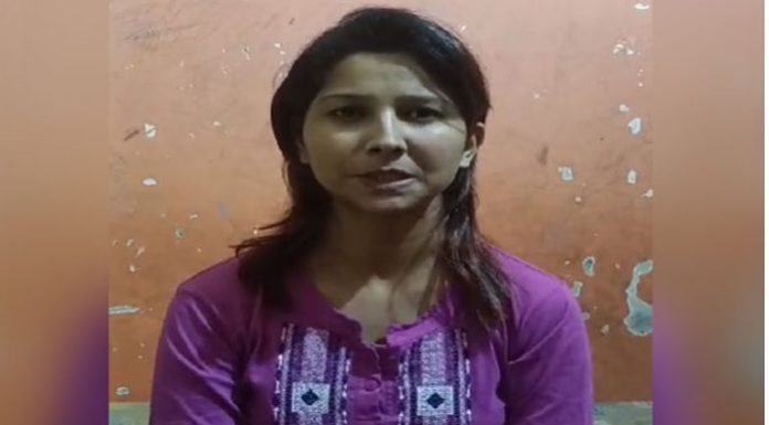 ਲੁਧਿਆਣਾ : OLX ‘ਤੇ ਮਹਿੰਗੇ ਭਾਅ ‘ਤੇ ਲਹਿੰਗਾ ਵੇਚਣਾ ਪਿਆ ਮਹਿੰਗਾ, ਨੌਸਰਬਾਜ਼ ਨੇ QR ਕੋਡ ਹੈਕ ਕਰਕੇ ਕੱਢਵਾਏ 48 ਹਜ਼ਾਰ