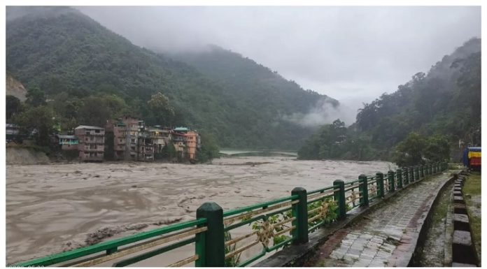 ਸਿੱਕਮ ‘ਚ ਬੱਦਲ ਫਟਣ ਕਾਰਨ ਭਾਰੀ ਤਬਾਹੀ, ਆਇਆ ਹੜ੍ਹ, ਫੌਜ ਦੇ 23 ਜਵਾਨ ਲਾਪਤਾ