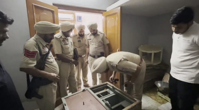 ਸੰਗਰੂਰ ‘ਚ ਚੋਰਾਂ ਨੇ ਇਕੋ ਰਾਤ ਤੋੜੀਆਂ 6 ਆੜ੍ਹਤੀਆਂ ਦੀਆਂ ਤਿਜੋਰੀਆਂ, ਪੂਰੇ ਸ਼ਹਿਰ ‘ਚ ਮਚੀ ਤਰਥੱਲੀ