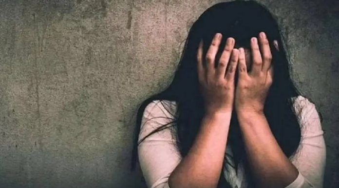 ਪੁਲਿਸ ਮੁਲਾਜ਼ਮ ਪਤੀ ਦੀ ਸ਼ਰਮਨਾਕ ਕਰਤੂੂਤ : ਪਤਨੀ ਦੀਆਂ ਨਿੱਜੀ ਤਸਵੀਰਾਂ ਇੰਸਟਾ ‘ਤੇ ਕੀਤੀਆਂ ਅਪਲੋਡ, ਹੇਠਾਂ ਲਿਖਿਆ…