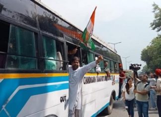 ਚੰਡੀਗੜ੍ਹ ‘ਚ ਕਾਂਗਰਸੀ ਆਗੂਆਂ ਨੂੰ ਪੁਲਿਸ ਨੇ ਲਿਆ ਹਿਰਾਸਤ ‘ਚ; SYL ਨੂੰ ਲੈ ਕੇ ਕਰ ਰਹੇ ਸਨ ਪ੍ਰਦਰਸ਼ਨ