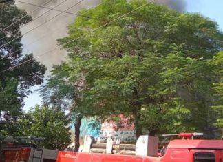 Breaking : ਚੰਡੀਗੜ੍ਹ ‘ਚ ਫਰਨੀਚਰ ਫੈਕਟਰੀ ‘ਚ ਲੱਗੀ ਭਿਆਨਕ ਅੱਗ, ਫਾਇਰ ਬ੍ਰਿਗੇਡ ਦੀਆਂ ਗੱਡੀਆਂ ਪੁੱਜੀਆਂ