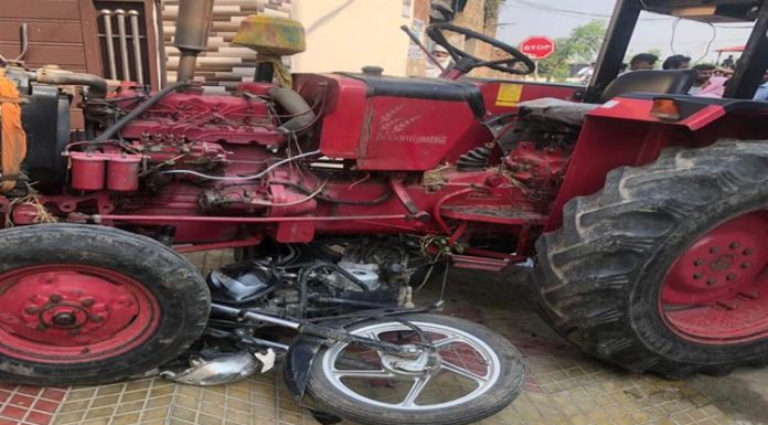 ਬਟਾਲਾ : ਓਵਰਸਪੀਡ ਟਰੈਕਟਰ ਬਾਈਕ ਨੂੰ ਟੱਕਰ ਮਾਰ ਕੇ ਘਰ ‘ਚ ਵੜਿਆ; 3 ਬੱਚਿਆਂ ਨੂੰ ਲਿਆ ਲਪੇਟ ‘ਚ, ਹਾਲਤ ਨਾਜ਼ੁਕ