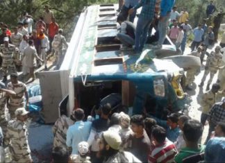 ਜੰਮੂ-ਕਸ਼ਮੀਰ ‘ਚ ਵੱਡਾ ਹਾ.ਦਸਾ : ਡੂੰਘੀ ਖੱਡ ਵਿਚ ਡਿੱਗੀ ਸਵਾਰੀਆਂ ਨਾਲ ਭਰੀ ਬੱਸ, 35 ਲੋਕਾਂ ਦੀ ਮੌ.ਤ