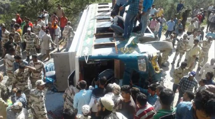 ਜੰਮੂ-ਕਸ਼ਮੀਰ ‘ਚ ਵੱਡਾ ਹਾ.ਦਸਾ : ਡੂੰਘੀ ਖੱਡ ਵਿਚ ਡਿੱਗੀ ਸਵਾਰੀਆਂ ਨਾਲ ਭਰੀ ਬੱਸ, 35 ਲੋਕਾਂ ਦੀ ਮੌ.ਤ