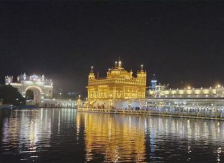 ਬੰਦੀ ਛੋੜ ਦਿਵਸ ਮੌਕੇ ਸੱਚਖੰਡ ਸ੍ਰੀ ਹਰਿਮੰਦਰ ਸਾਹਿਬ ‘ਚ ਲੱਖਾਂ ਦੀ ਗਿਣਤੀ ‘ਚ ਸੰਗਤ ਹੋਈ ਨਤਮਸਤਕ