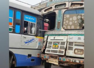 ਫਰੀਦਕੋਟ : ਤੇਜ਼ ਰਫਤਾਰ ਬੱਸ ਨੇ ਟਰੱਕ ਨੂੰ ਮਾਰੀ ਭਿਆਨਕ ਟੱਕਰ; ਬੱਚਿਆਂ ਸਣੇ 10 ਸਵਾਰੀਆਂ ਗੰਭੀਰ ਜ਼ਖ਼ਮੀ