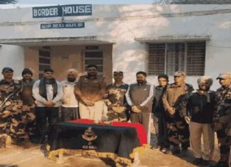 ਪੰਜਾਬ ਪੁਲਿਸ-BSF ਦਾ ਸਾਂਝਾ ਆਪ੍ਰੇਸ਼ਨ, ਅੰਮ੍ਰਿਤਸਰ ਸਰਹੱਦੀ ਖੇਤਰ ਤੋਂ 7 ਕਰੋੜ ਦੀ ਹੈ.ਰੋਇਨ ਬਰਾਮਦ