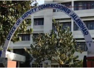 ਜਲੰਧਰ ਡੀਸੀ ਆਫਿਸ ‘ਚ 6 ਤੱਕ ਜਾਰੀ ਰਹੇਗੀ ਹੜਤਾਲ : ਰਜਿਸਟਰੀਆਂ ਸਣੇ 42 ਵਿਭਾਗਾਂ ਦਾ ਕੰਮ ਰੁਕਿਆ