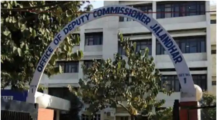 ਜਲੰਧਰ ਡੀਸੀ ਆਫਿਸ ‘ਚ 6 ਤੱਕ ਜਾਰੀ ਰਹੇਗੀ ਹੜਤਾਲ : ਰਜਿਸਟਰੀਆਂ ਸਣੇ 42 ਵਿਭਾਗਾਂ ਦਾ ਕੰਮ ਰੁਕਿਆ