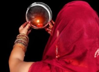ਕਰਵਾ ਚੌਥ ਦੇ ਦਿਨ ਕਿਸੇ ਨੂੰ ਵੀ ਨਾ ਦਿਓ ਇਹ ਚੀਜ਼ਾਂ, ਨਹੀਂ ਤਾਂ ਵਧ ਸਕਦੀਆਂ ਹਨ ਜ਼ਿੰਦਗੀ ਦੀਆਂ ਮੁਸ਼ਕਲਾਂ