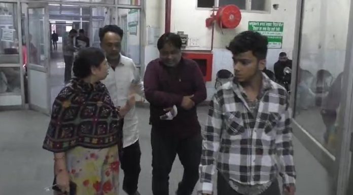 ਲੁਧਿਆਣਾ : ਨਿਹੰਗਾਂ ਦੇ ਬਾਣੇ ‘ਚ ਕਾਰੋਬਾਰੀ ਨਾਲ ਲੁੱਟ, ਘਰ ਦੇ ਬਾਹਰ ਮਾਰੇ ਬਰਛੇ, ਡੇਢ ਲੱਖ ਤੇ 2 ਮੋਬਾਈਲ ਲੁੱਟੇ